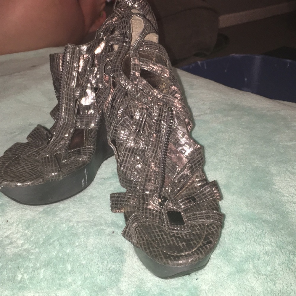 Shoes - Picture 2 of 3